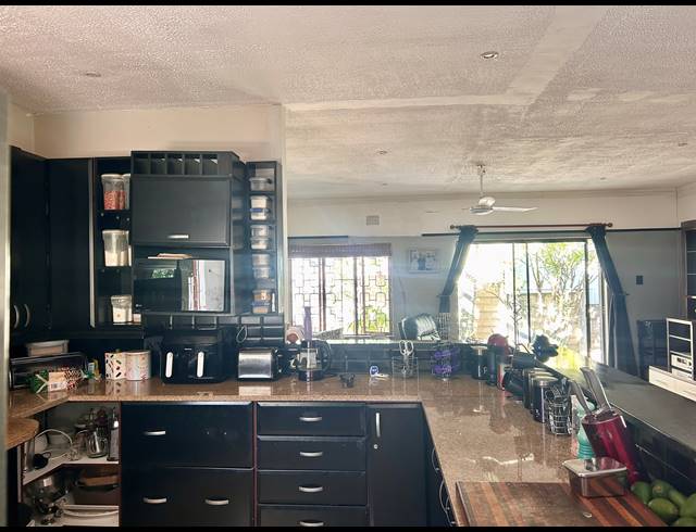 4 BEDROOM HOUSE FOR SALE IN SHEFFIELD BEACH